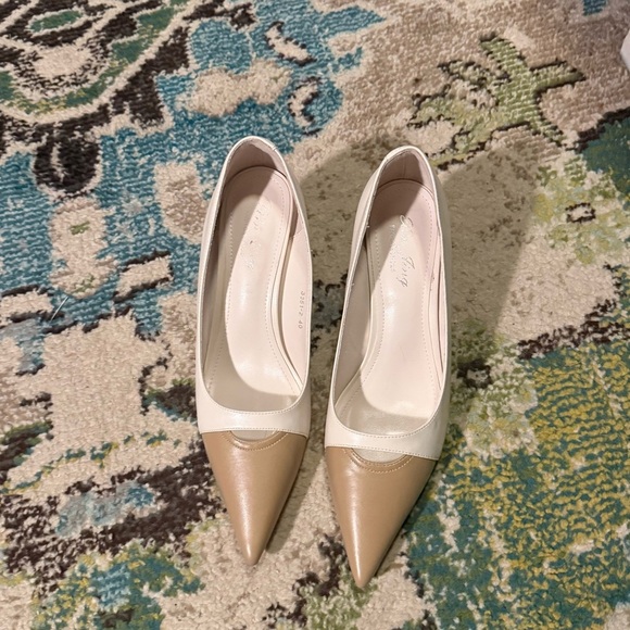 Xin Jing Two-Tone Pointed Toe Heels – Labeled Size 40 (Best Fit 7.5–8) - Picture 3 of 8